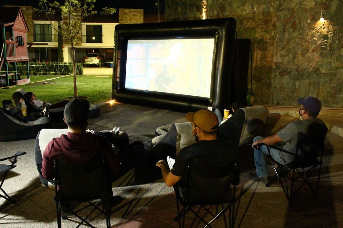 Cine y fogatero de Fiesta Party Rental en un evento en San Luis Potosí — foto 2